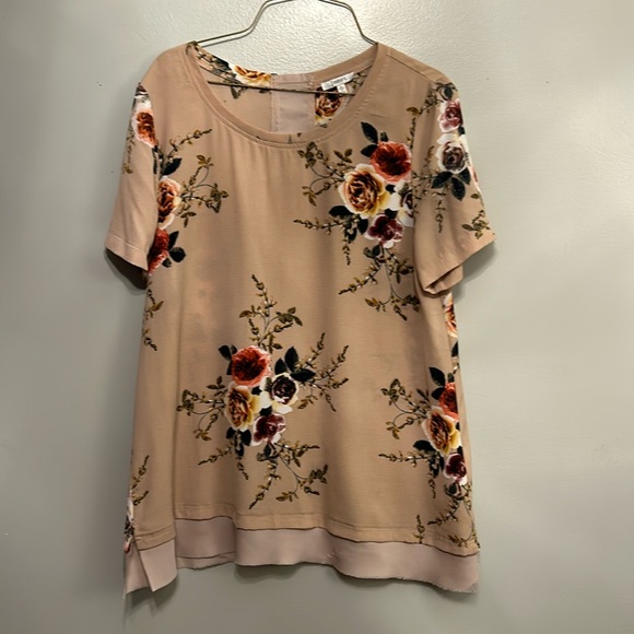 jodifl Tops - Floral Blouse